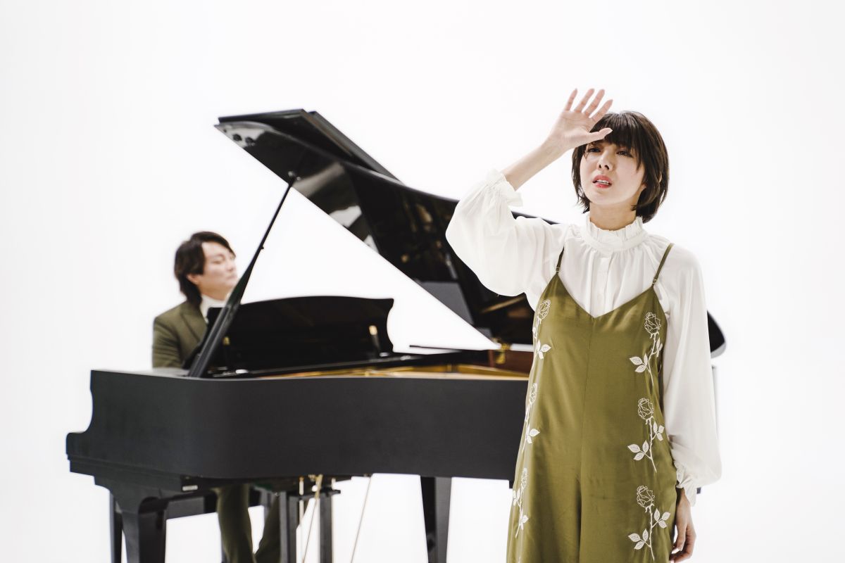 ▲特蕾沙演唱阿沁為她打造的歌曲〈天空之上〉。（圖／核心音樂提供）