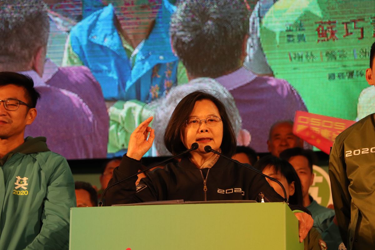 ▲蔡英文總統選前3天到新竹縣造勢，狂批對手韓國瑜選舉選到只剩抹黑、煽動對立仇恨跟天馬行空的政策三招。（圖／記者劉育辰攝 2020.01.08）