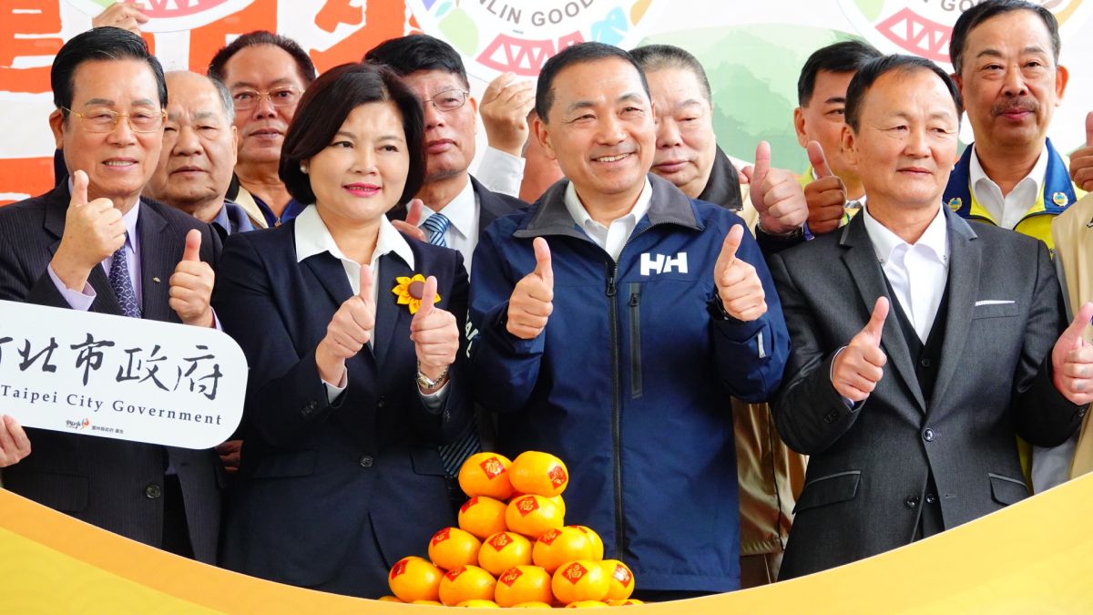 ▲雲林縣長張麗善今（8）日與斗六市農會、古坑鄉農會帶新上市的茂谷柑禮盒到遠東百貨板橋中山店發表。。（圖／新北市農業局提供提供）