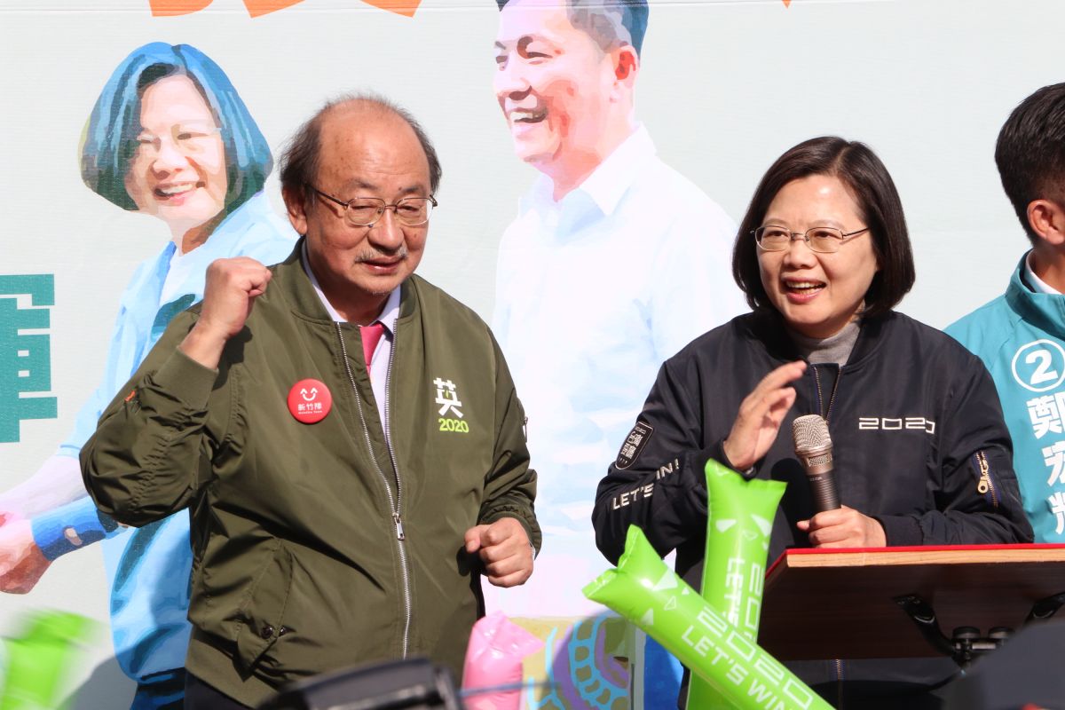 ▲蔡英文總統9日一早就到新竹市掃街拜票，行前記者會一度因為麥克風故障被消音。（圖／記者劉育辰攝 2020.01.09）