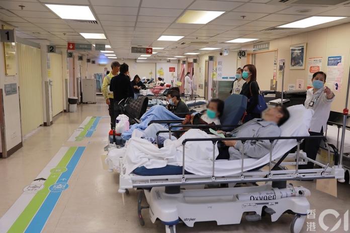 ▲香港醫院內的病床佔用率極高。（圖／翻攝自《香港 01 》）