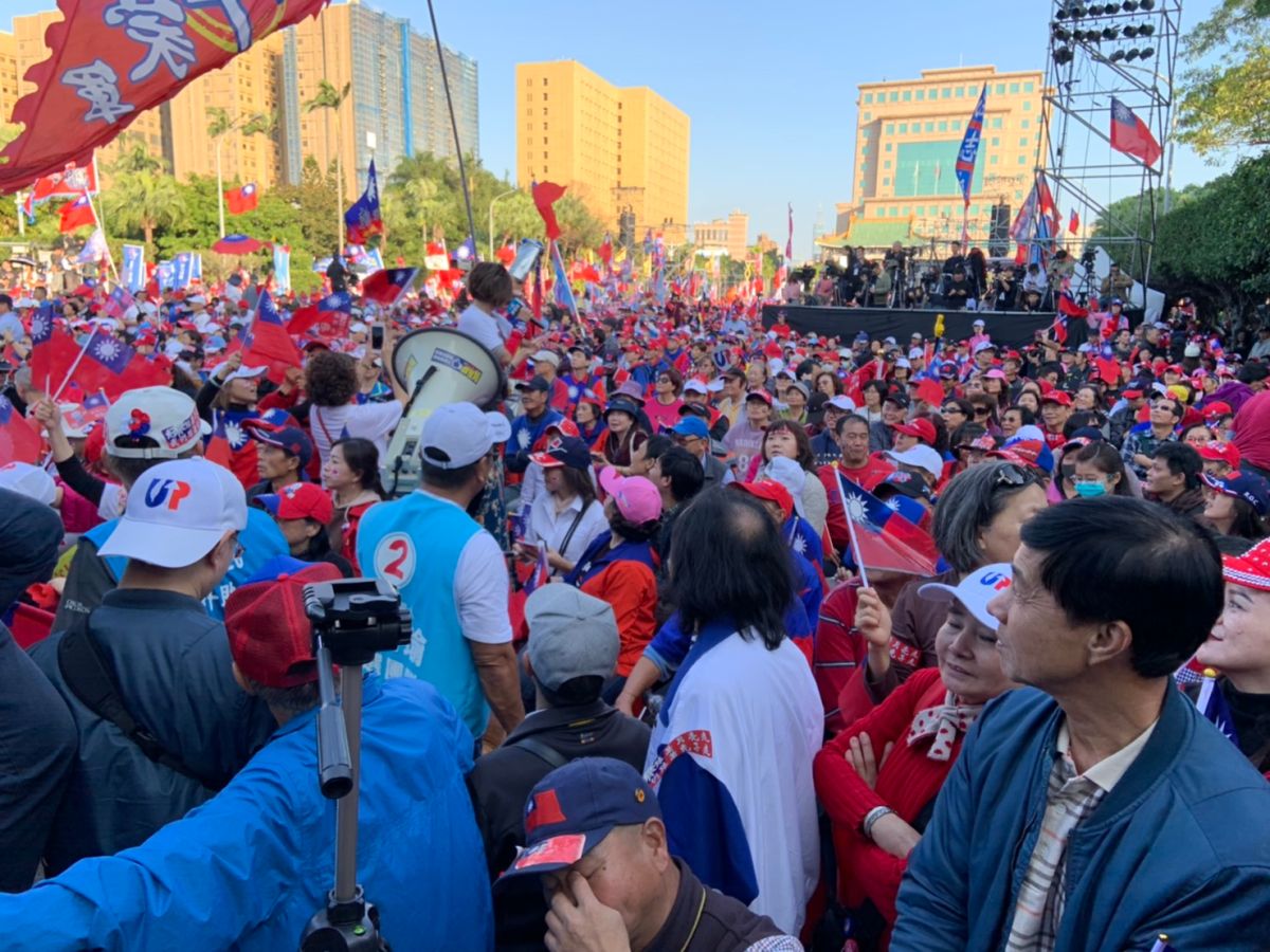 韓國瑜的凱道造勢還沒開始，人潮就擠爆凱道至景福門的區域。 (圖/記者吳承翰攝)