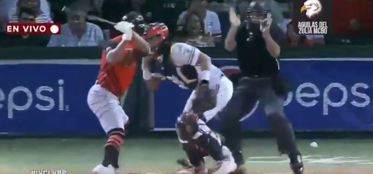 委內瑞拉聯盟發生打者用球棒打捕手的暴力衝突。（圖／取自LVBP）