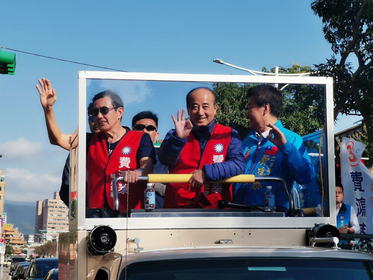 ▲前總統馬英九、前立法院長王金平10日上午陪同國民黨籍立委候選人費鴻泰車隊掃街。（圖／王金平辦公室提供, 2020.1.10）