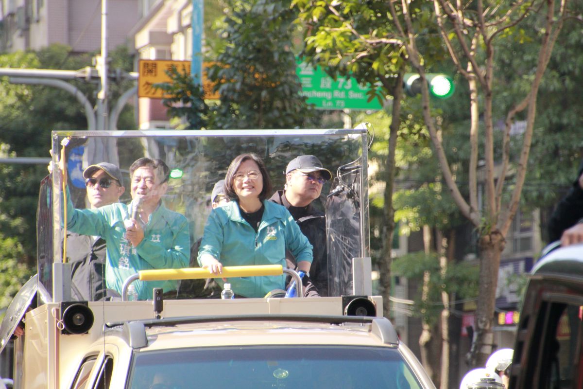 ▲民進黨總統候選人蔡英文今（10）日展開新北市「勇敢自信 護台同行」車隊掃街。（圖／記者宋原彰攝，2020.01.10）