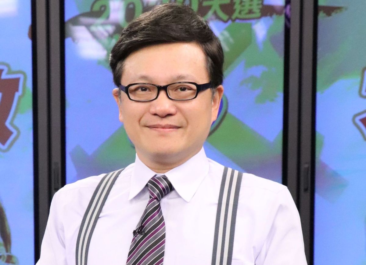 ▲中天《新聞龍捲風》主持人戴立綱透露自己一天只睡5小時。（圖／中天）