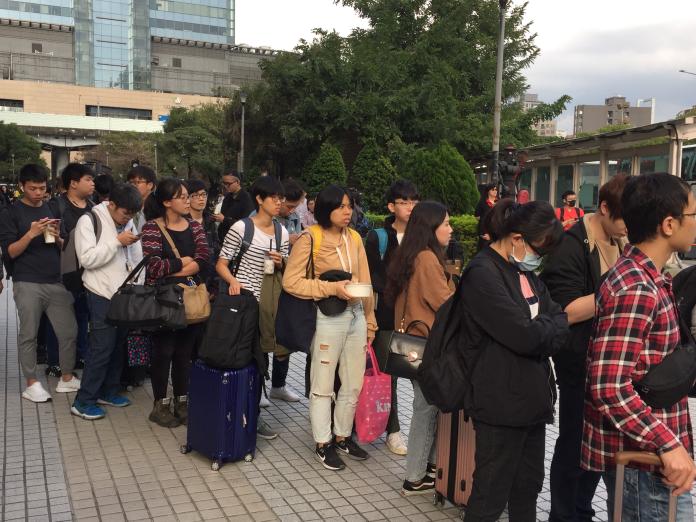  青年民主返鄉列車啟程　台學聯送逾600位大學生返鄉投票