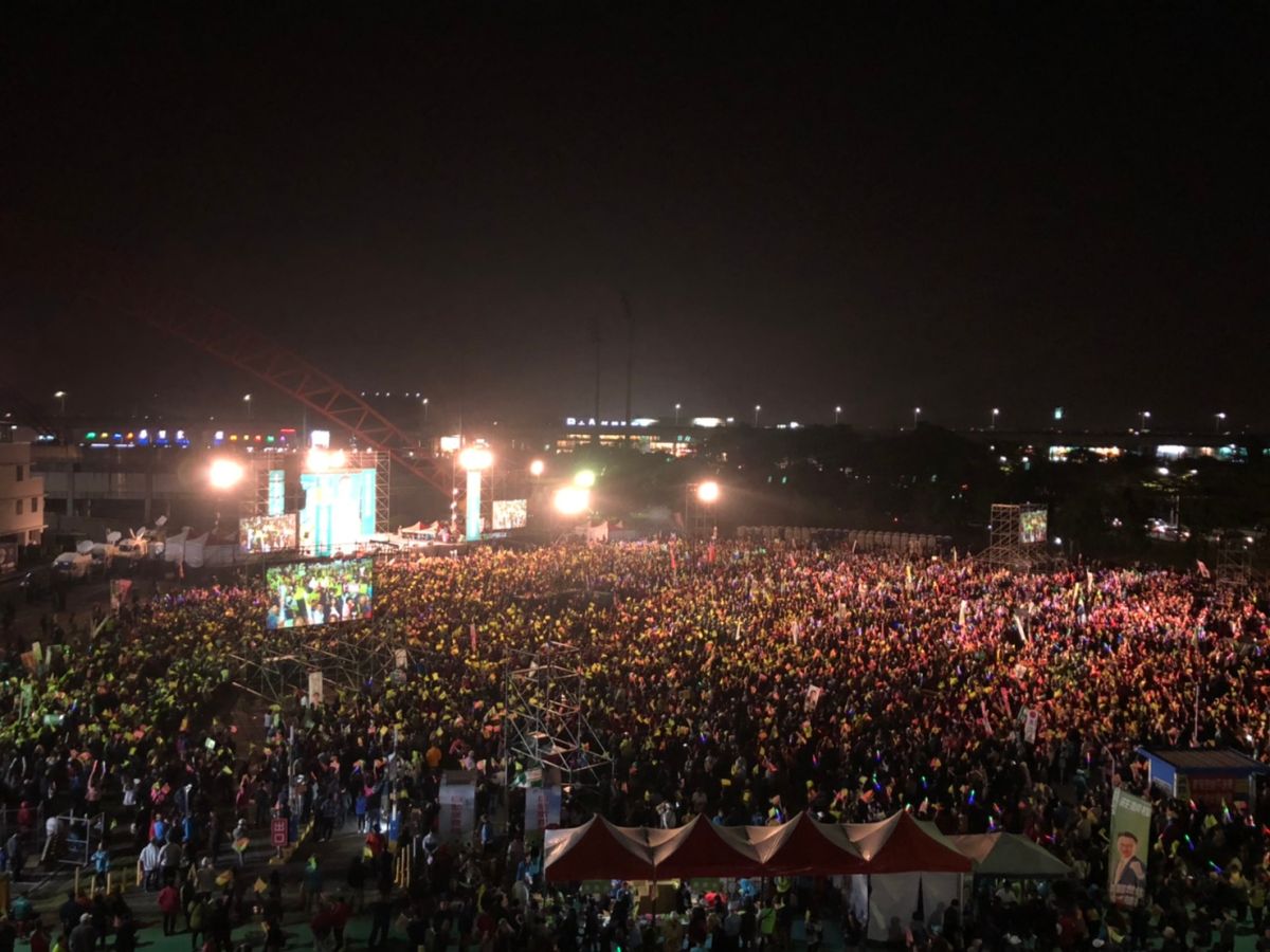 ▲蔡英文台中選前之夜造勢晚會，現場湧入3萬多名支持者。 (圖／柳榮俊攝2020.1.10)