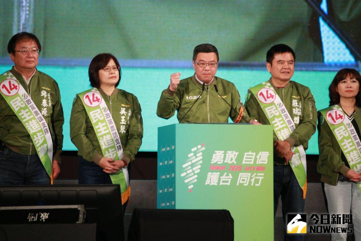 ▲民進黨黨主席著榮泰在凱道造勢時呼籲選民用選票完成8名殉職將士保衛國家的未完任務。（圖／記者劉育辰攝 2020.01.10）