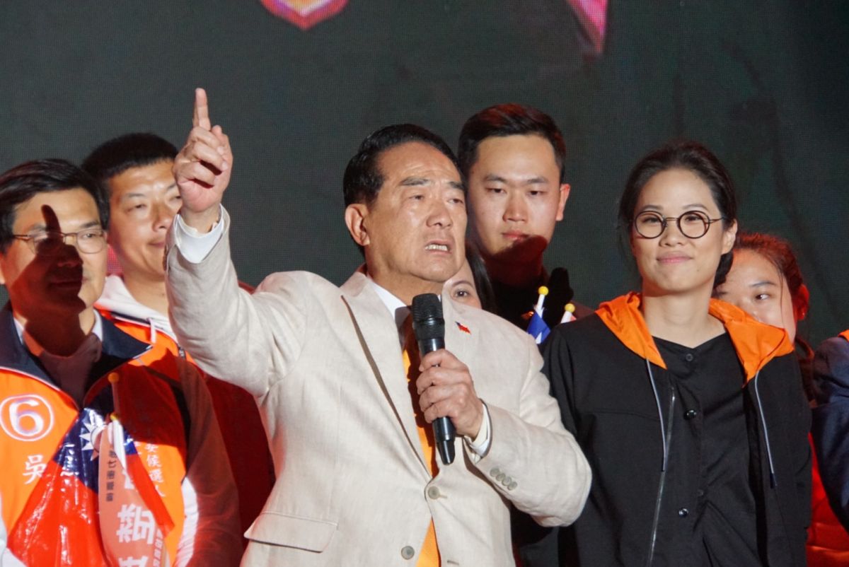 ▲親民黨主席宋楚瑜與女兒宋鎮邁出席選前之夜。（圖／記者呂炯昌攝，2020.1.10）