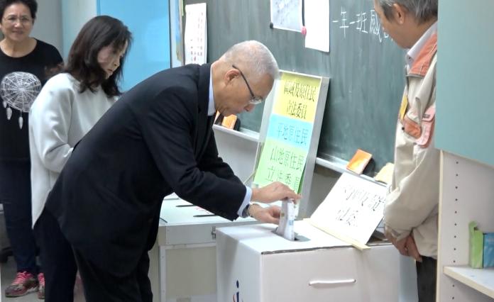 國民黨主席吳敦義投票。( 圖 / 記者陳明安攝 )