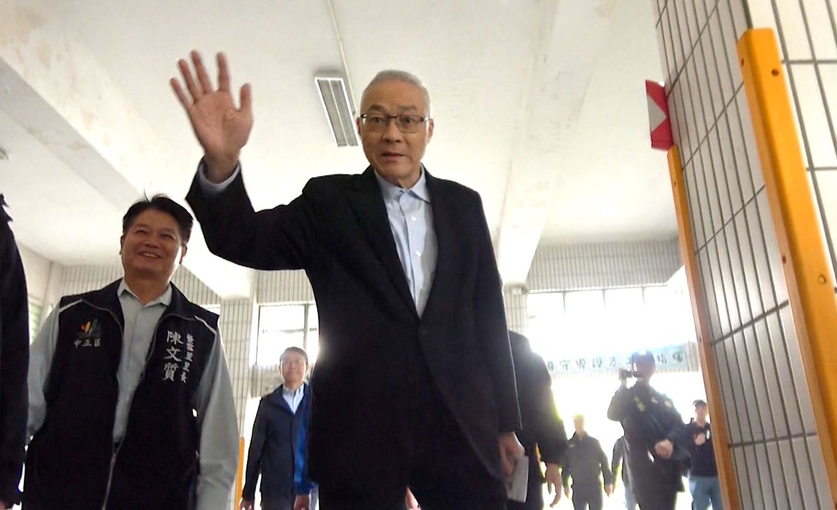 ▲國民黨主席吳敦義投票。( 圖 / 記者陳明安攝 )