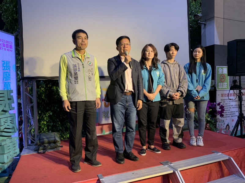 ▲台中市第四選區立委候選人張廖萬堅，宣布連任當選。(圖／柳榮俊攝2020.1.11)