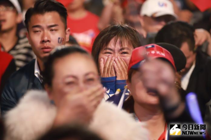 ▲總統大選結束後，韓粉掩面而泣。（圖／記者葉政勳攝, 2020.01.11）
