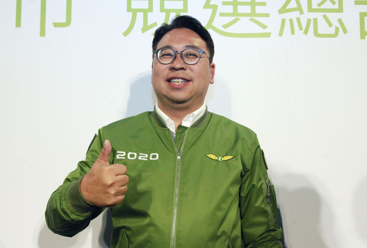 ▲代表民進黨出征桃園市第2選區立委的新人黃世杰，今晚7點半左右，在蔡英文桃園競選總部由桃園市長鄭文燦宣布他當選並恭賀他連任成功。（圖／記者李春台攝, 2020.01.11）