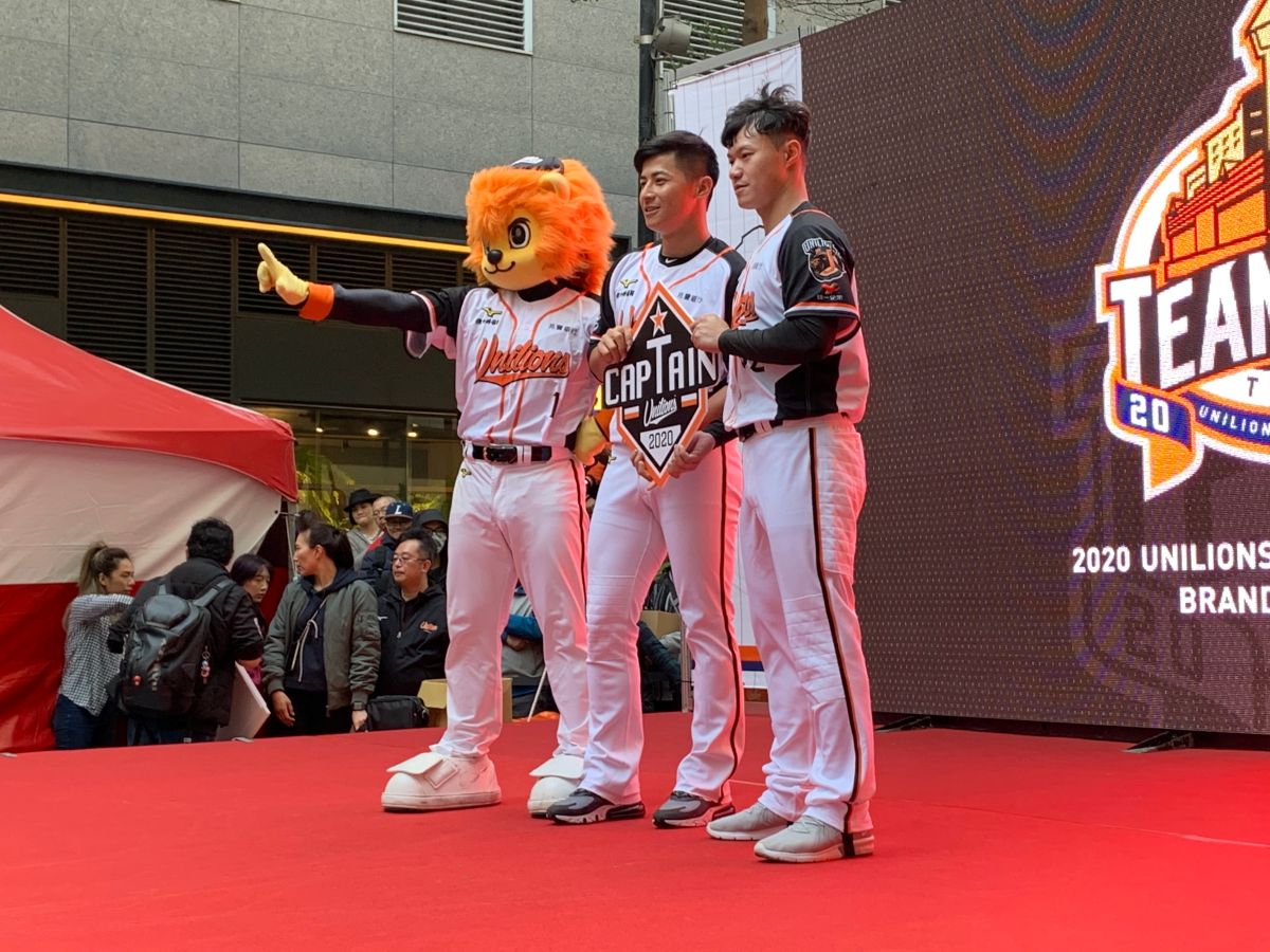 吳桀睿（右）接任隊長。（圖／吳政紘攝）