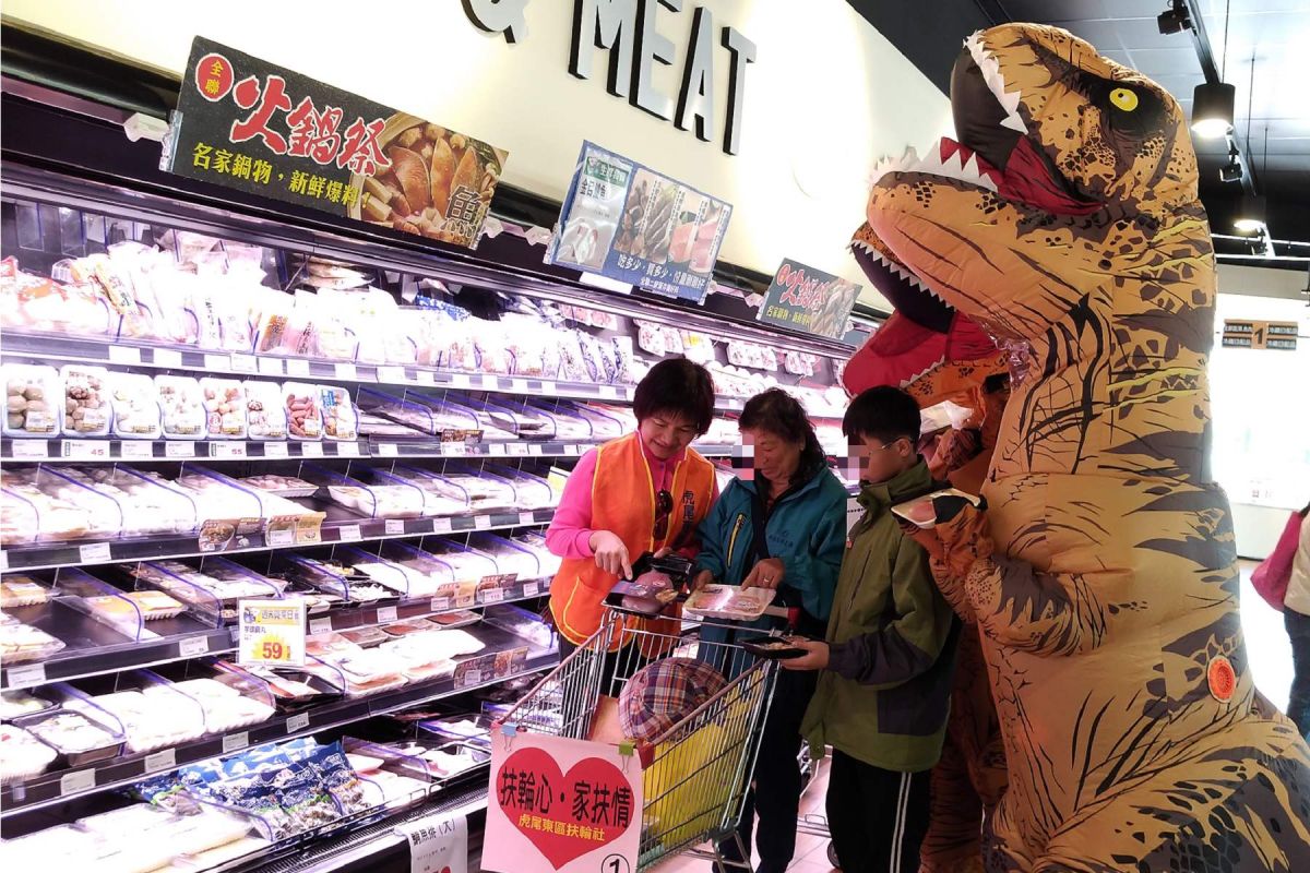 ▲陪伴雲林家扶30戶親子辦年貨。（圖／記者洪佳伶攝 ,2020.01.12）