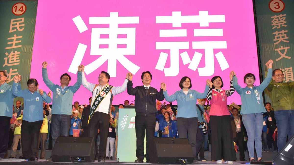 ▲民進黨拜「辣台妹」小英的輾壓效應助攻，及「香港反送中」、「亡國感」的激化下，新北市區域立委維持平盤的拿下9席。（圖／民進黨新北市黨部提供）