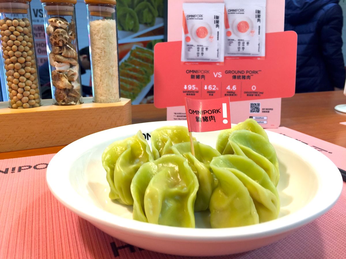 ▲連鎖水餃、鍋貼業者販售以未來肉為餡料的水餃、鍋貼，昨（13）日開賣便廣受消費者好評，幾乎銷售一空，除了主攻素食者市場，也主打環保，對抗全球暖化。（圖／記者黃仁杰攝, 2020.01.13）