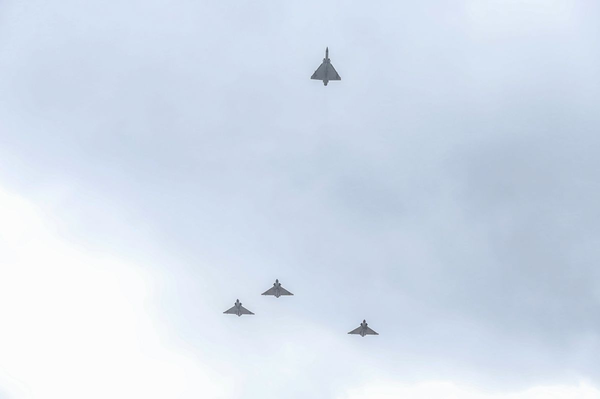 ▲黑鷹直升機失事殉職將士14日舉行聯合公祭，幻象2000戰機以追思隊形衝場致哀。（圖／記者葉政勳攝, 2020.1.14）