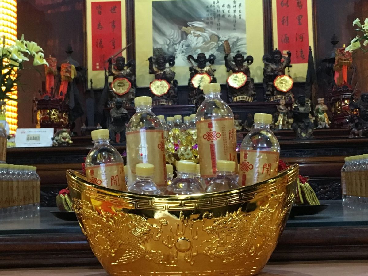 聚寶盆是台灣常見的風水擺設。（圖／記者黃彥昇攝）