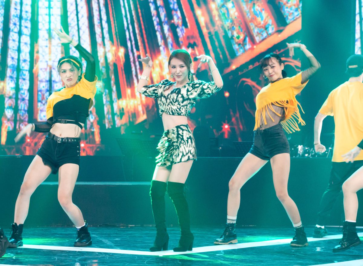 ▲陳子玄緊張到冒汗。（圖／三立）