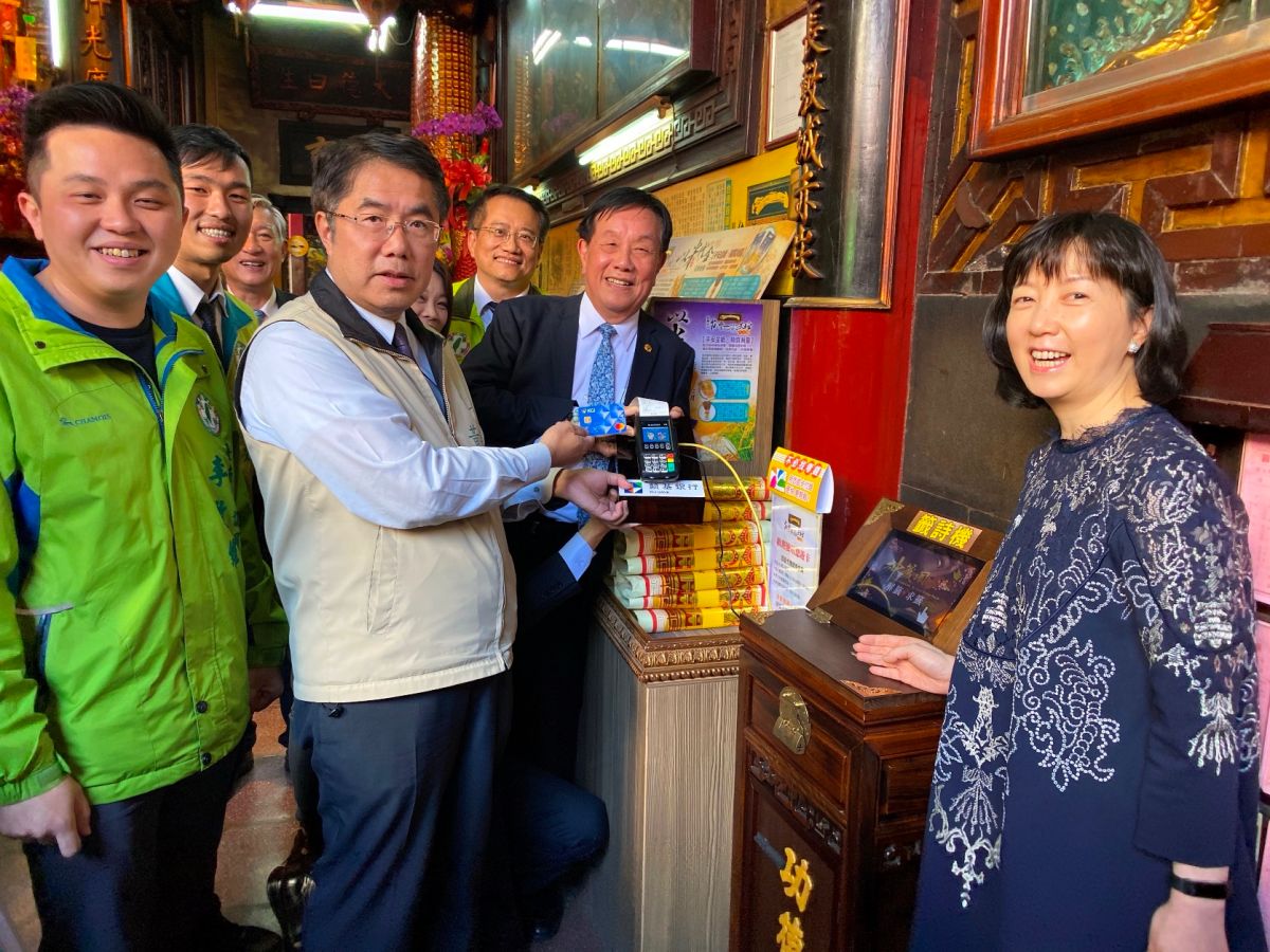 ▲台灣首廟天壇與凱基銀行合作，導入數位化科技，可使用行動支付香油錢。（圖／陳勝章攝，2020.01.14）