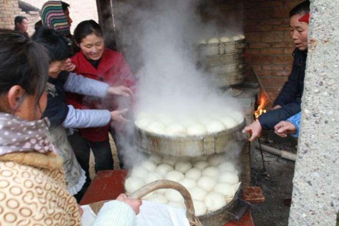 ▲蒸包子饅頭是許多華人家庭的傳統。（圖／翻攝自網路）