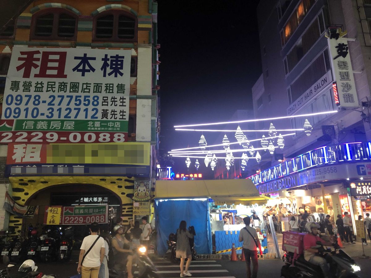 ▲青年想開店創業，選擇商圈和店面都是學問。(圖／信義房屋提供)