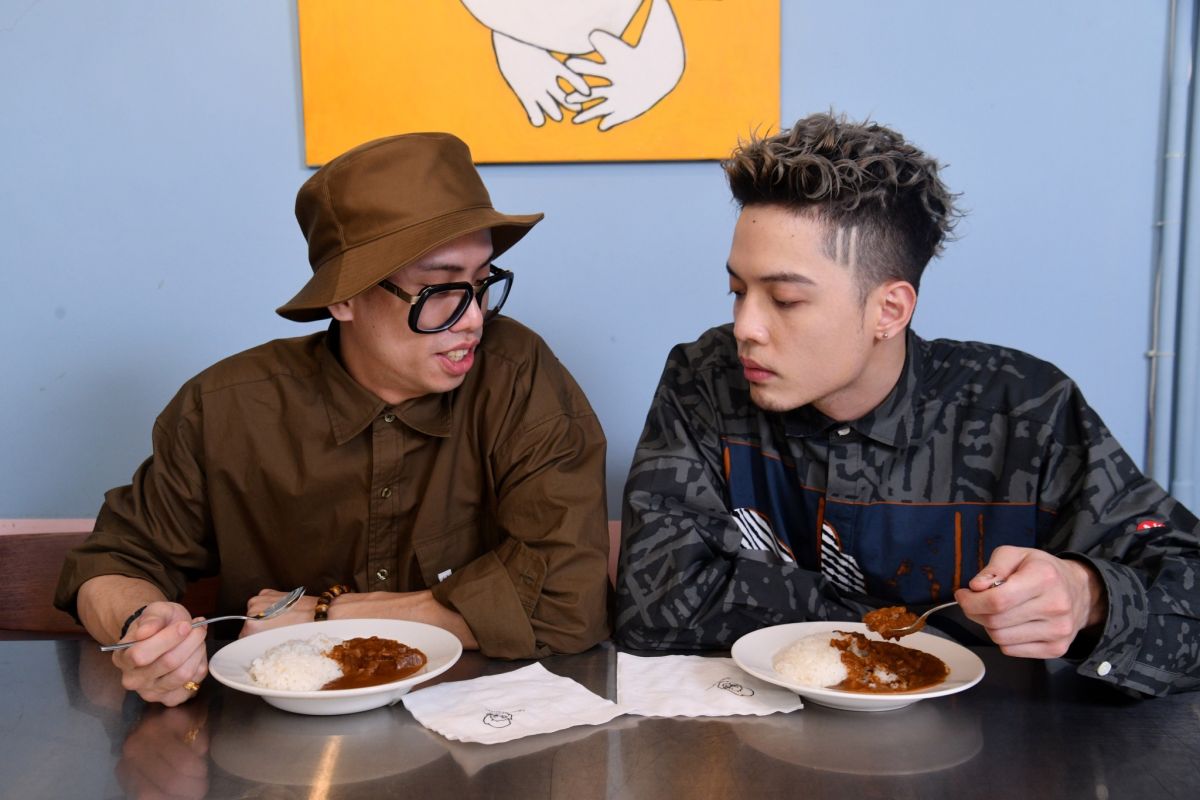 ▲J.Sheon、呂士軒一起下廚做馬鈴薯燉牛肉咖哩。（圖／記者林柏年攝, 2020.01.06）