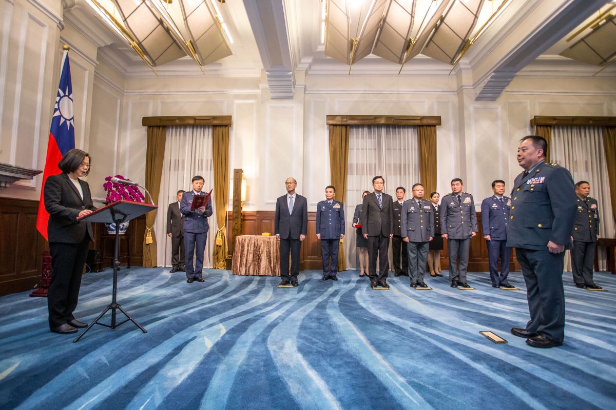 徐衍璞晉任成首位原住民上將 蔡英文：族人一定以他為榮 | 政治快訊 | 要聞 | NOWnews今日新聞