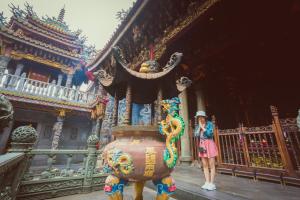 ▲三峽清水祖師廟擁有250年歷史，以精湛絕倫的石雕、木雕工藝聞名，被譽為「東方藝術殿堂」，是通車一日遊必訪景點。圖為資料照。（圖／新北市觀光旅遊局提供）