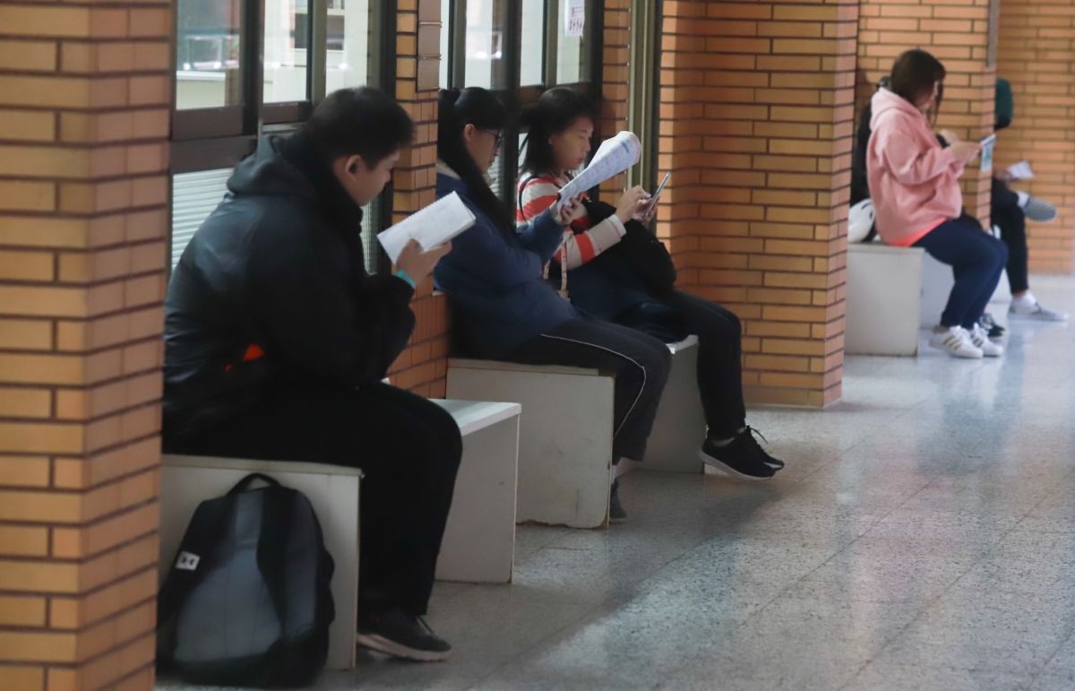 ▲109學年度學科能力測驗今（18）日舉行第2天考試，考科為數學、國寫、自然，全教會提供教師群評論與意見。（圖／記者葉政勳攝）