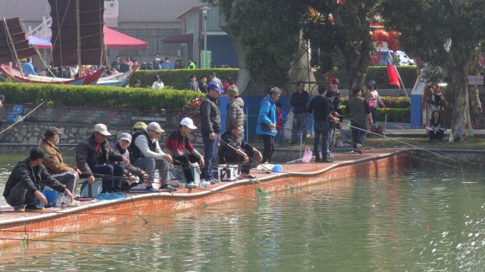 2千尾「紅鼓魚」免費釣　水試所、烈嶼鄉慶新春
