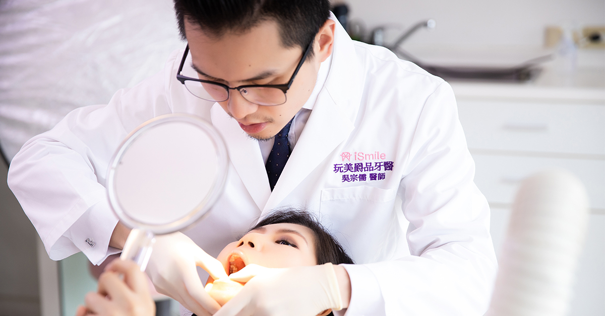 ▲美白貼片屬於口腔醫療行為，牙齦黏膜的防護、感染控制及牙貼片密合度，都需要在合格的診所與醫師操作下才能進行。（圖／玩美牙醫團隊提供）