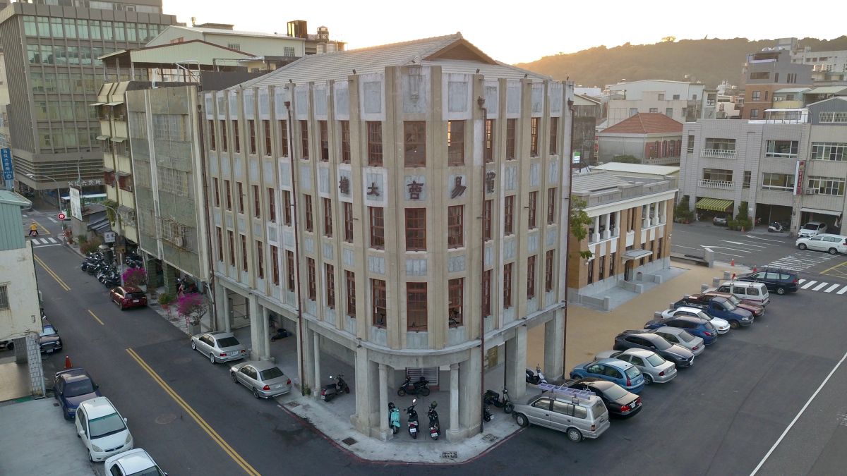 ▲「新濱・駅前」將以位處舊打狗駅前「舊三和銀行」、「哈瑪星貿易商大樓」之活化利用，再展新濱町「高雄金融第一街」的街廓風華。（圖／「新濱・駅前」經營團隊提供）
