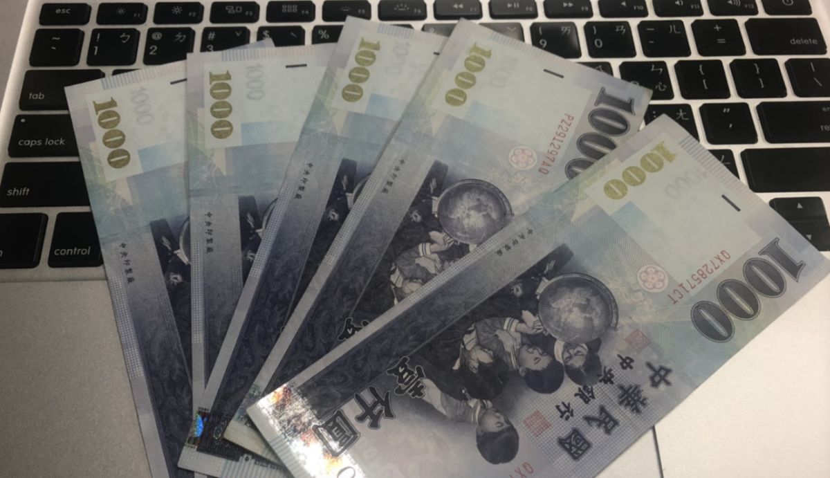 ▲該跟親友說自己的真實收入嗎？（示意圖／NOWnews資料照）
