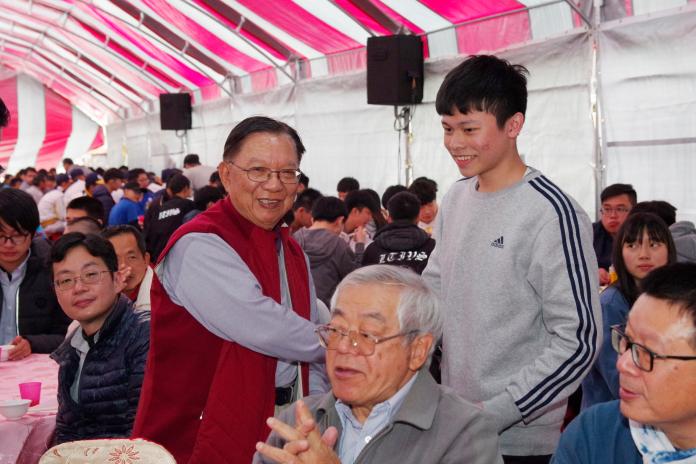 國產集團總裁林孝信父子　回饋宜蘭提前與500師生圍爐
