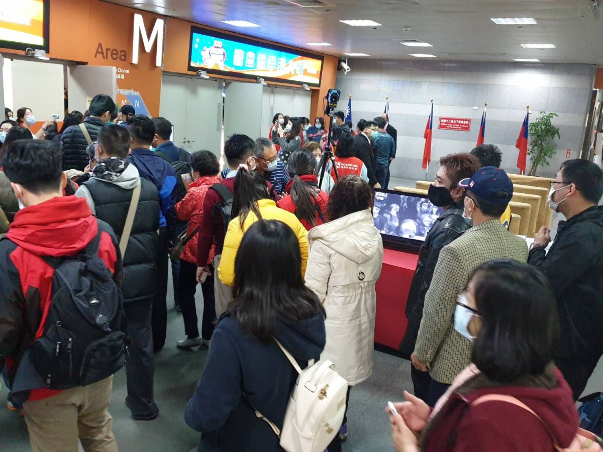 ▲武漢肺炎升溫！鴻海嘉年華全面防疫，配備口罩、紅外線測溫儀。(圖／記者許家禎攝，2020.1.22)