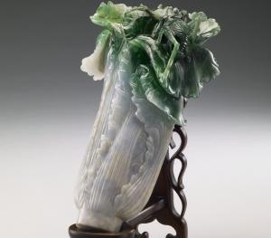 ▲高人氣國寶翠玉白菜，目前在故宮南院展出。（圖／故宮南院提供）