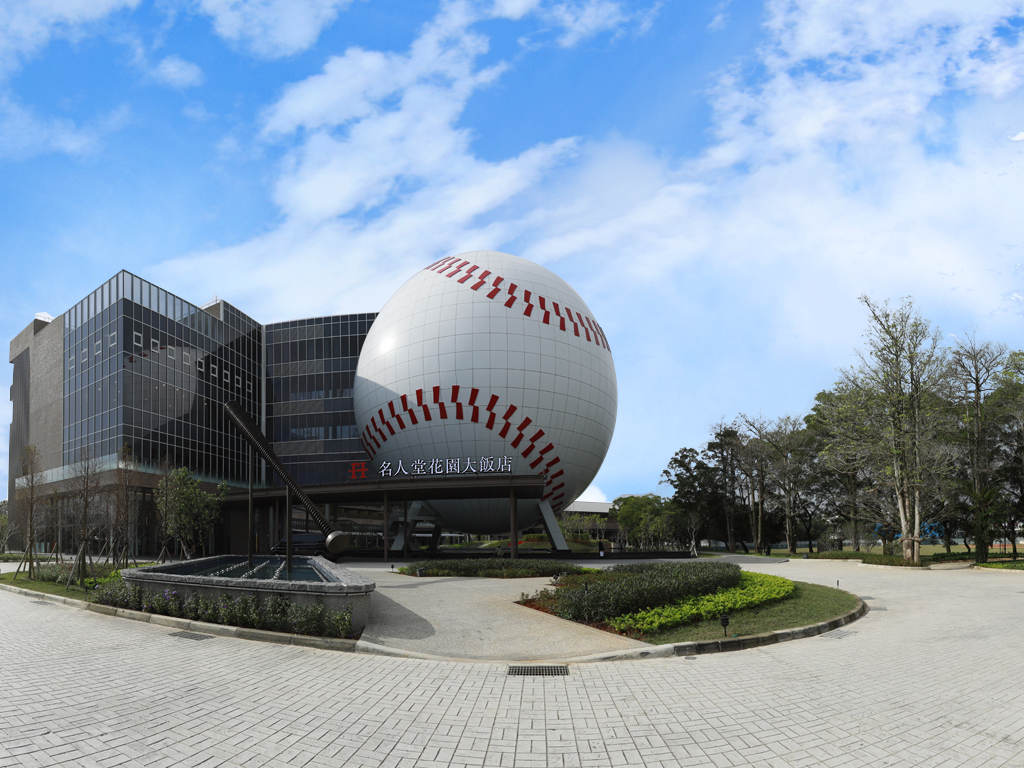 ▲桃園「名人堂花園大飯店」爆出欠薪，原預計延至13日發薪水，但至中午12時，員工仍在苦等薪水入帳。（圖／名人堂花園大飯店）