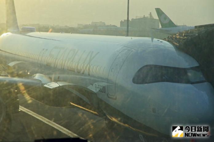 ▲星宇航空今日第一班出發的班機為飛往澳門的 JX201 ，於上午 7:30 起飛，由初號機 B58201 執飛。（圖／記者陳致宇攝, 2020.01.23）