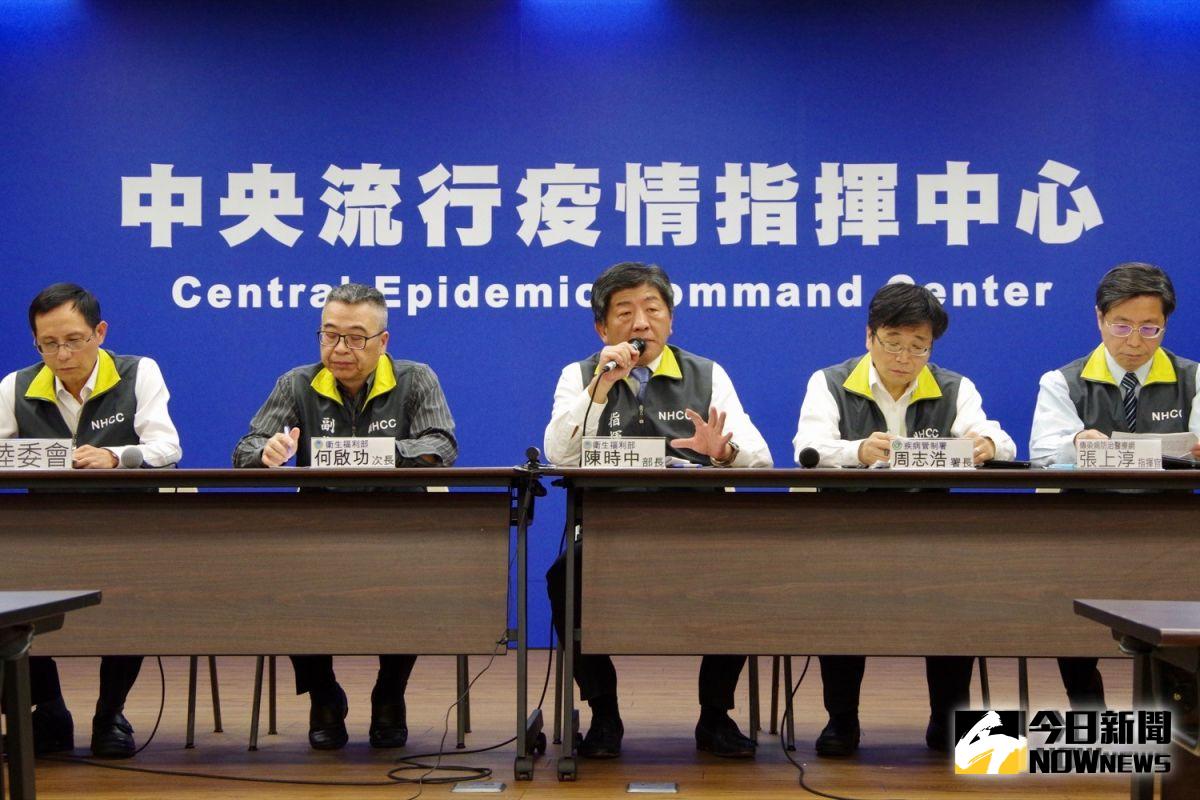 ▲中央流行疫情指揮中心今（ 23 ）日宣布，將疫情等級提升至第二級，即日起所有中港澳來台旅客須填寫健康聲明書，若居住地為「湖北省武漢市」者，將會被拒絕登機來台。（圖／記者陳致宇攝, 2020.01.23）