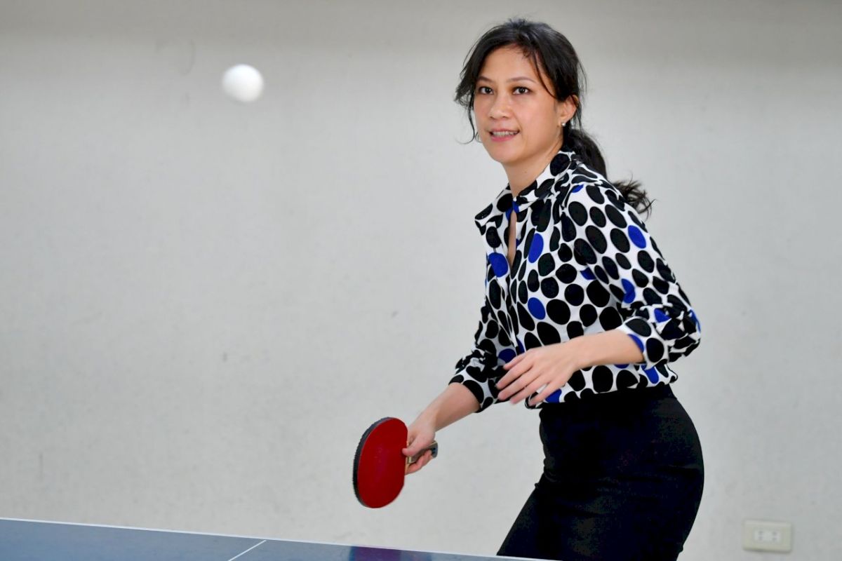 ▲政院發言人Kolas桌球殺球威力犀利、刁鑽。（圖／行政院提供）