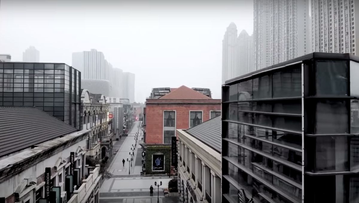 ▲研究人員指出，應該考量病毒在研究過程中，不慎流出實驗室的可能性。圖為封城時的武漢。（圖／翻攝自 YouTube ）
