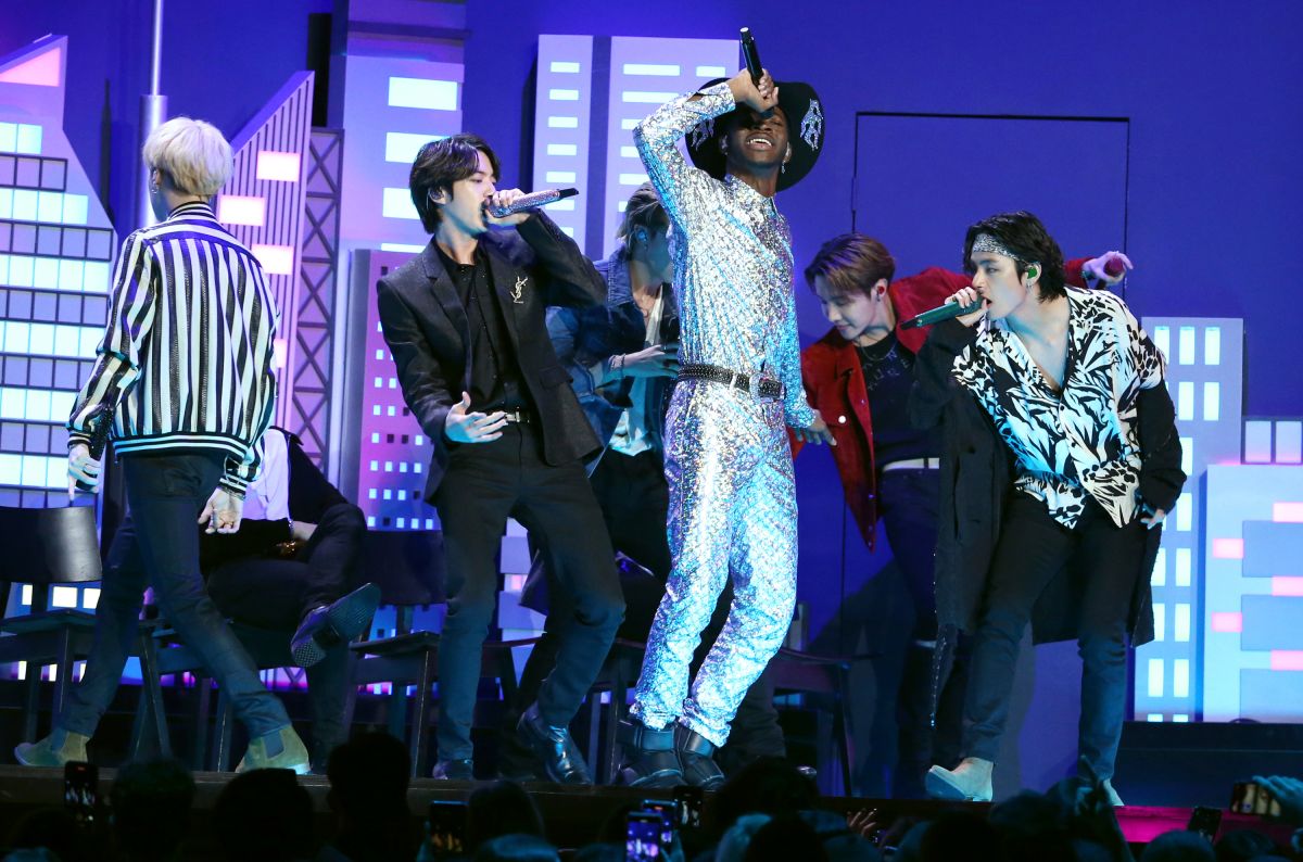 ▲納斯小子與防彈少年團一起在葛萊美獎上表演。（圖／美聯社）
