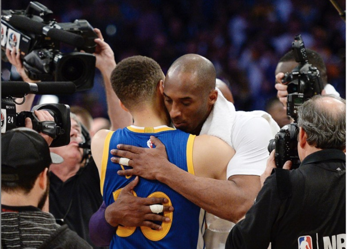 Curry放上跟Kobe合照悼念他。（圖／取自IG)