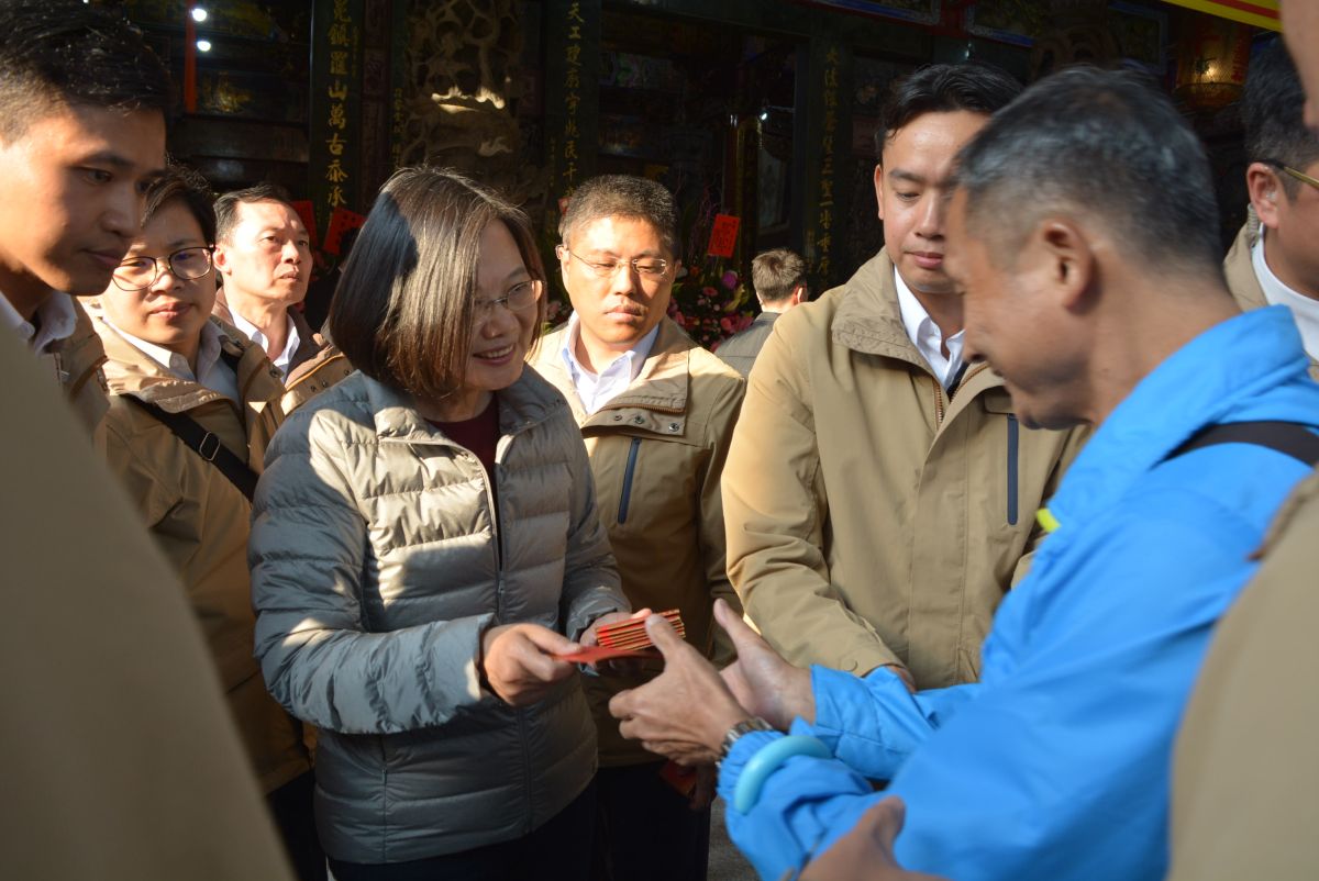 ▲蔡英文總統發送小紅包。（圖／記者郭政隆攝影2020.1.27）