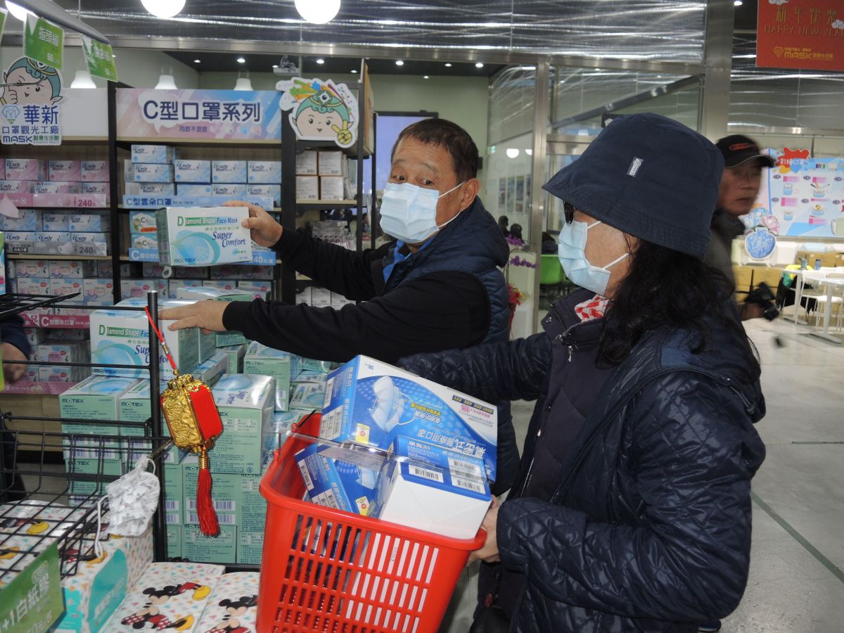 ▲武漢病毒迅速蔓延全球各地，口罩工廠從大年初三起就出現搶購潮。（圖／記者陳雅芳攝，2020.01.28）