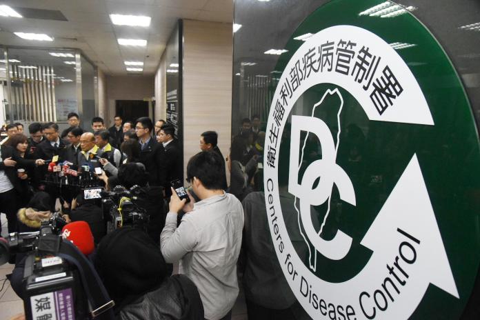 行政院長蘇貞昌29日在中央流行疫情指揮中心受訪。（圖 / 記者陳明安攝）